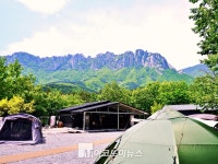 [M포토] 위용 드러내는 설악산 울산바위