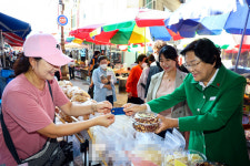 김경희 이천시장, 전통시장 및 상점 등 지역내 민생 현장 방문