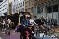 “10분 내외 생활권 이동 10%는 자전거로”...자전거만 타도 탄소중립 앞당겨