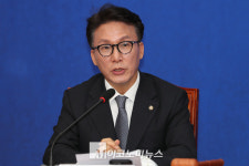 김민석 “이단 방어막으로 전락한 보수 현실 개탄스럽다”