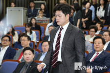「M포토」 의원총회 참석하는 김용태