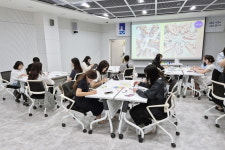 바쁜 업무로 지친 직원들 위해 힐링교육으로 재충전