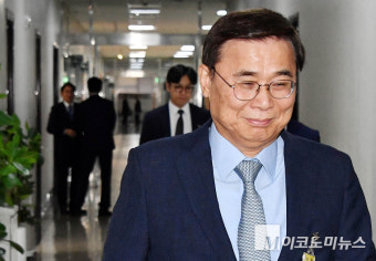 「M포토」 정보위원회 첫 출석하는 이종석 국정원장