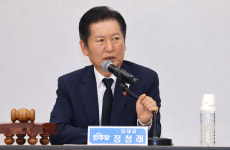 정청래 “조희대, 언론 입·귀틀막 아니라 스스로 답하라”