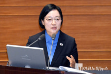 「M포토」 대정부질문서 답변하는 한성숙 국무총리