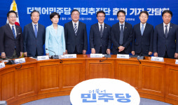 김민석 “연임 논란 끝내고 개헌 논의로”...권력구조 개혁 시동