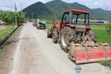 밀양 미촌마을, 농로에 왠 농기계가