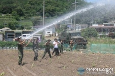 해병2사단이 뿌리는 가뭄속 마음의 단비