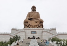 중국 최대 해신상 적산명신 동상