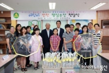 김윤주 군포시장, 초교 안전우산 전달 행사에 참여
