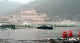 진해 속천항 앞 주차장 침수