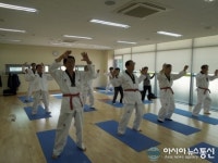 의창노인종합복지관 매주 금요일 실버태권도 삼매경