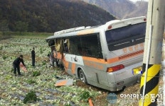 영월, 버스·덤프트럭 충돌 1명 사망 추정