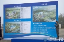 미군부대(K-6)병원 추진과정 설명하는 박종연 대령