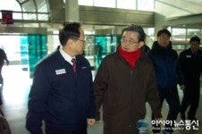 평택 쌍용차 방문한 이한구 새누리 원내 대표