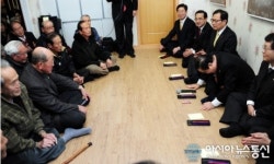 문희상 비대위원장, 한천리 마을회관 방문