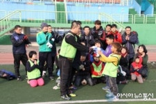 안산시 원곡 FC 동호회 장학금 후원 전달식 가져