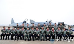 민주통합당, 공군 제17전투비행단 방문