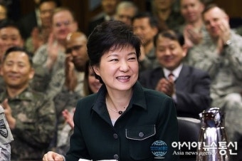 박근혜 대통령, 국군 통수권 정식 행사