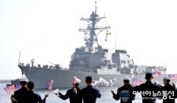 미 해군 이지스함 2척 동해항 입항