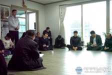 평택 동막마을 찾아 설명하는 현장소장
