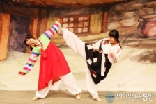 “콩쥐 킥! 팥쥐 SHOCK!”