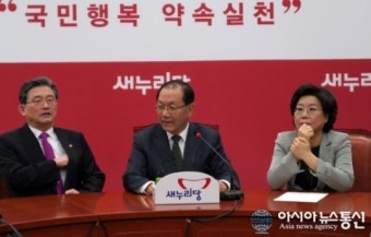 새누리당 최고위원회의 참석한 황우여 대표