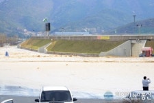 (종합)경주 안강 산대저수지 둑 터져 농경지 1만㎡ 침수