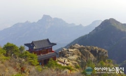 태산이 높다 하되 하늘 아래 뫼이로다