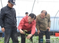 이동필 농림축산식품부 장관, 완주군 두레농장 방문