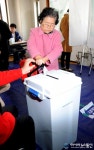 (D-day 재보선) 소중한 한 표 행사하는 노원구 주민