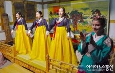 고즈넉한 저녁에 열리는 인사동 달빛 한옥음악회