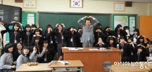서남수 교육부 장관, 인천작전중 1일 교사 강의