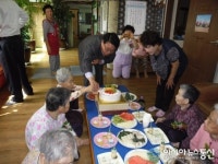 죽산면, 사회복지시설 노인들에게 “사랑의 카네이션” 전달