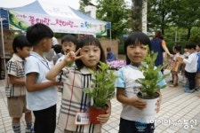 인천환경공단 청라사업소, 헌책 가져오면 예쁜 꽃줄께!