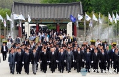 민주당, 국립 5.18민주묘지 참배