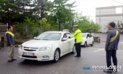 동해경찰, 출근길 경찰관 불시 음주단속