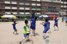 [수원팔달지방 감리사기 체육대회]기뻐하는 수원성감리교회 축구단