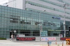 군포시, 샘병원 방치돼 있는 집회시위 불법현수막