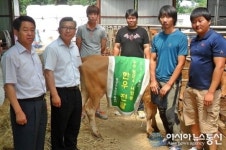 양양 우수 청년 4H회원, 한우 전달