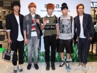 "B1A4" 로사케이 팝업스토어 오픈 행사 참여!