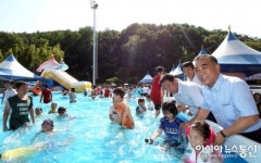 김두겸 남구청장 선암호수공원 야외 물놀이 시설 방문