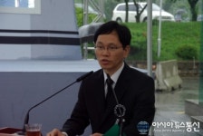 (주)에스피씨지에프에스 광동제약식품공장구내식당 | [최수부 회장 영결식] 약전보고하는 모과균 부사장