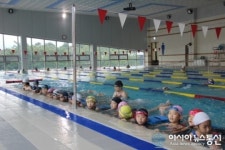 하동수영장 여름방학 맞아 인기 폭발