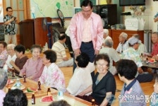 우지사, 찜통더위 ‘무더위쉼터․노인일자리’ 찾아 격려