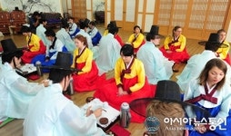 외국인 의학도들, 한국의 차와 예절 경험