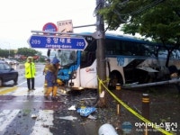 안산, 신길동에서 버스가 택시와 추돌 12명 부상