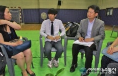 의정부 교육주체와 토론중인 이평순 발곡중학교 운영위원장