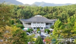 ‘추석’ 진해 천자원 성묘객