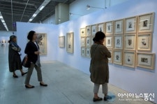 청주국제공예비엔날레 “아트페어와 연예인작품 감상해볼까”